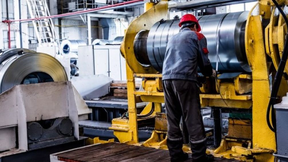 La capacidad instalada de la industria cayó al 63,2% en octubre, según el INDEC