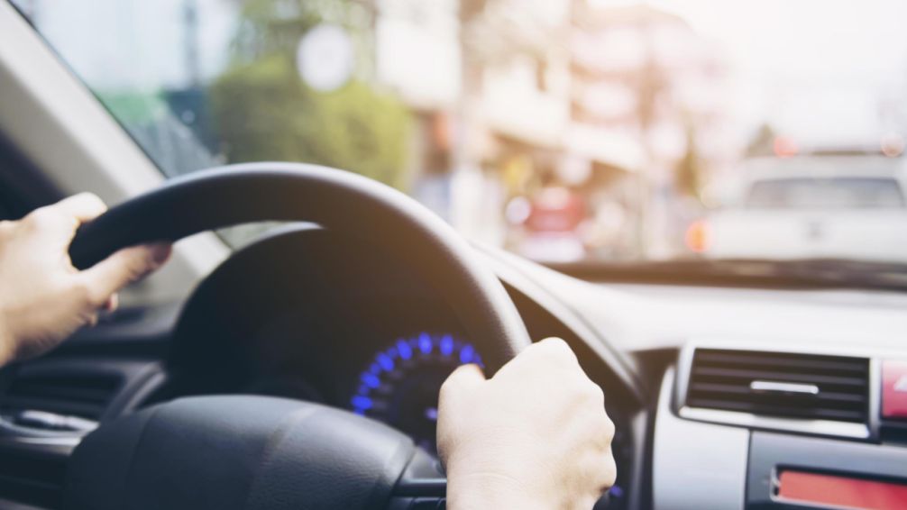 Toda la documentación obligatoria que necesitas para manejar el auto de un tercero tras la eliminación de la cédula azul
