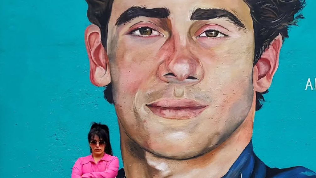 Hizo un mural de Colapinto y se volvió viral, la historia de Amy Rena: 'es una persona que inspira'