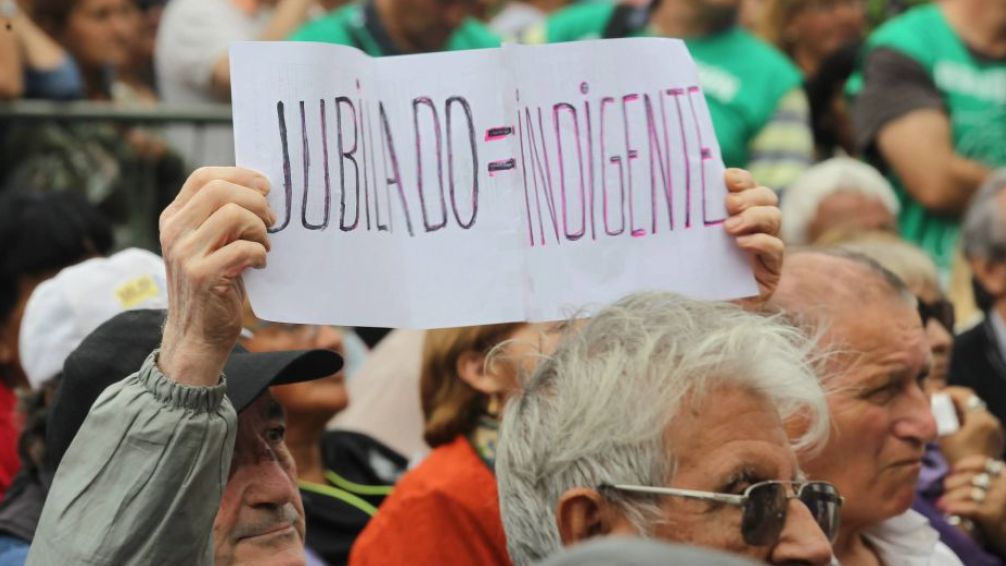 Jubilados:  uno de cada tres  adultos mayores en Argentina es pobre