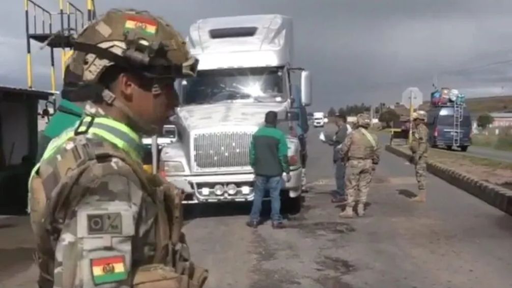 Bolivia moviliza 8 mil efectivos militares para combatir el contrabando de alimentos