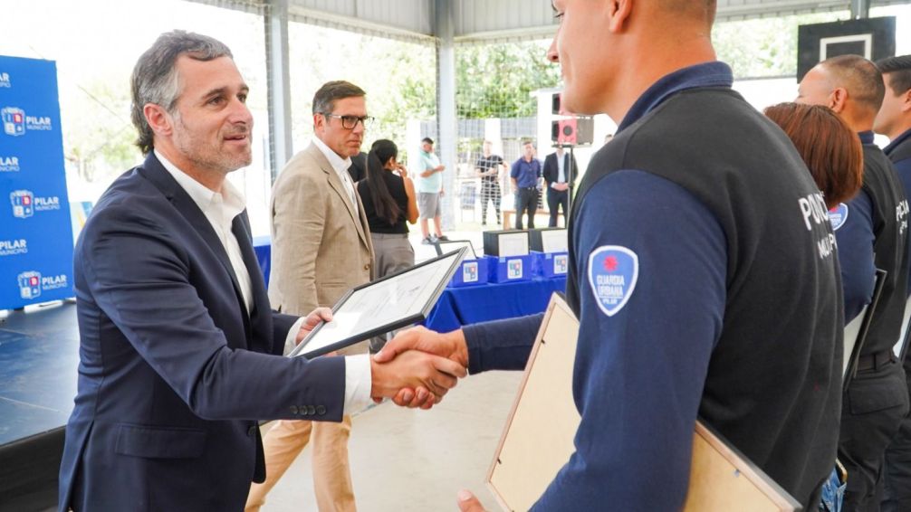 Achával acompañó a los nuevos egresados de la Guardia Urbana