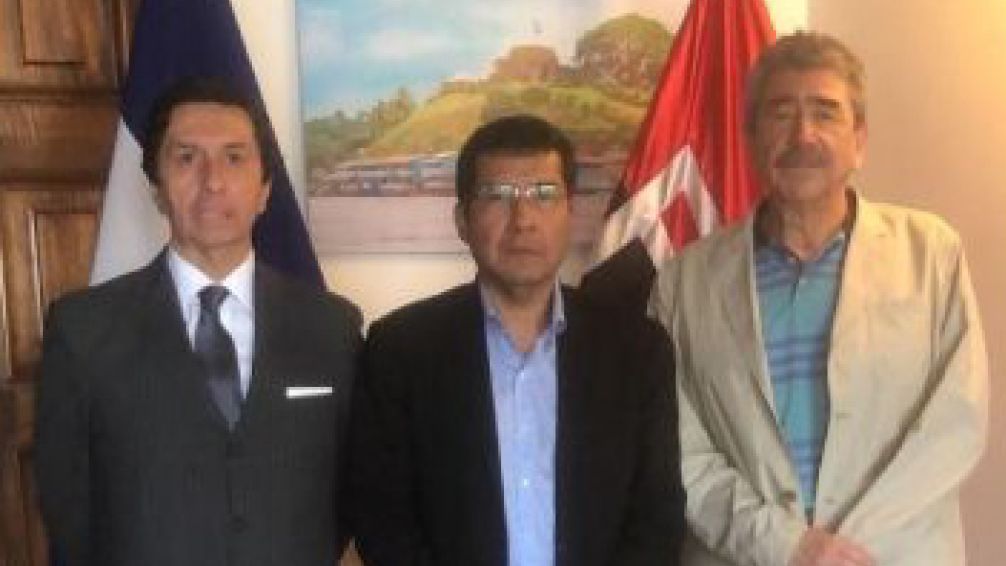 Midence se reunió con la Sociedad de Escritores de Chile para estrechar lazos culturales 