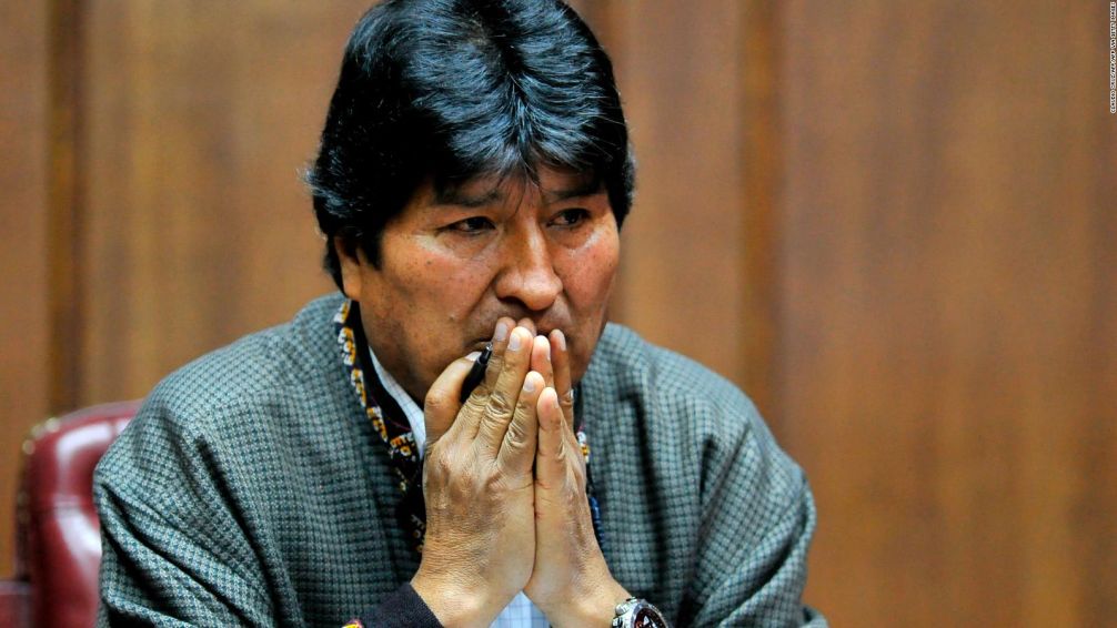 Bolivia activa la alerta migratoria contra Evo Morales y sus seguidores advierten que 'correrá sangre' si lo detienen