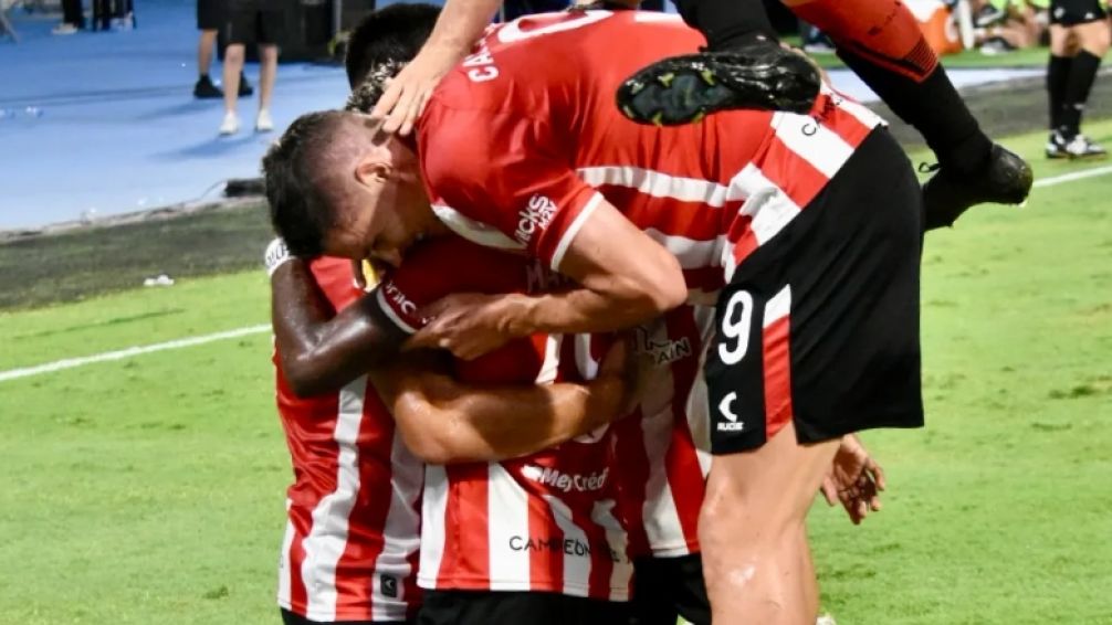 Estudiantes goleó a Vélez y se quedó con el Trofeo de Campeones