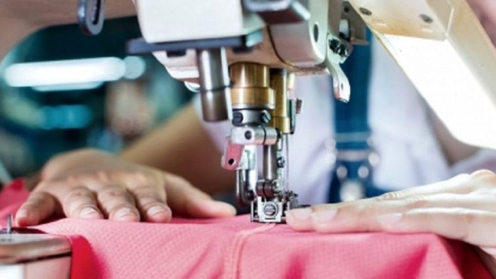 Trabajadores textiles exigen bono de fin de año: aumenta la tensión ante la negativa empresarial