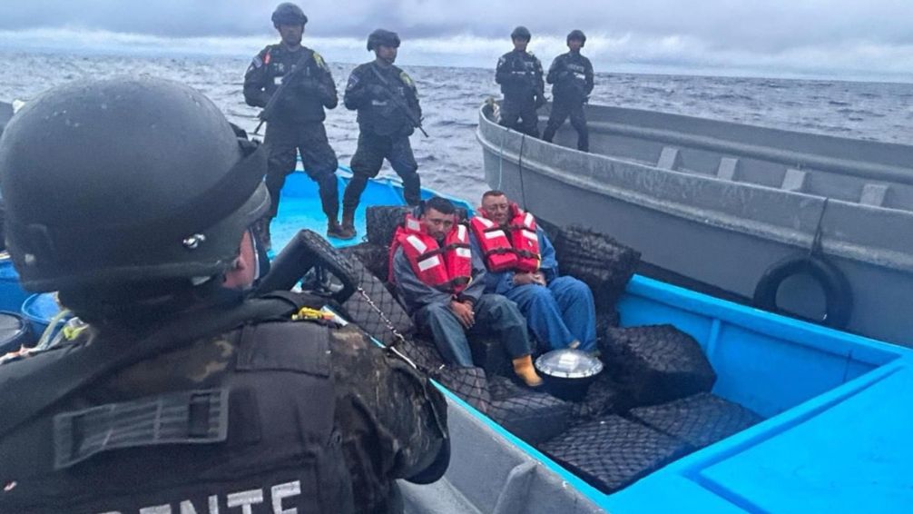 La Marina de El Salvador incautó una tonelada y media de droga en el Pacífico