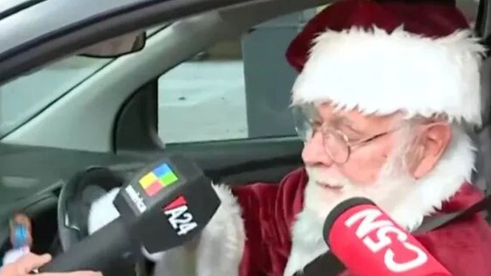 VIDEO: no lo dejan repartir, detuvieron a Papa Noel en un control de alcoholemia 