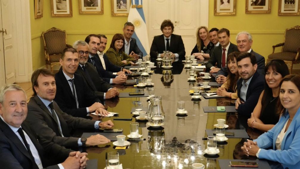 Javier Milei recibió a diputados radicales en Casa Rosada