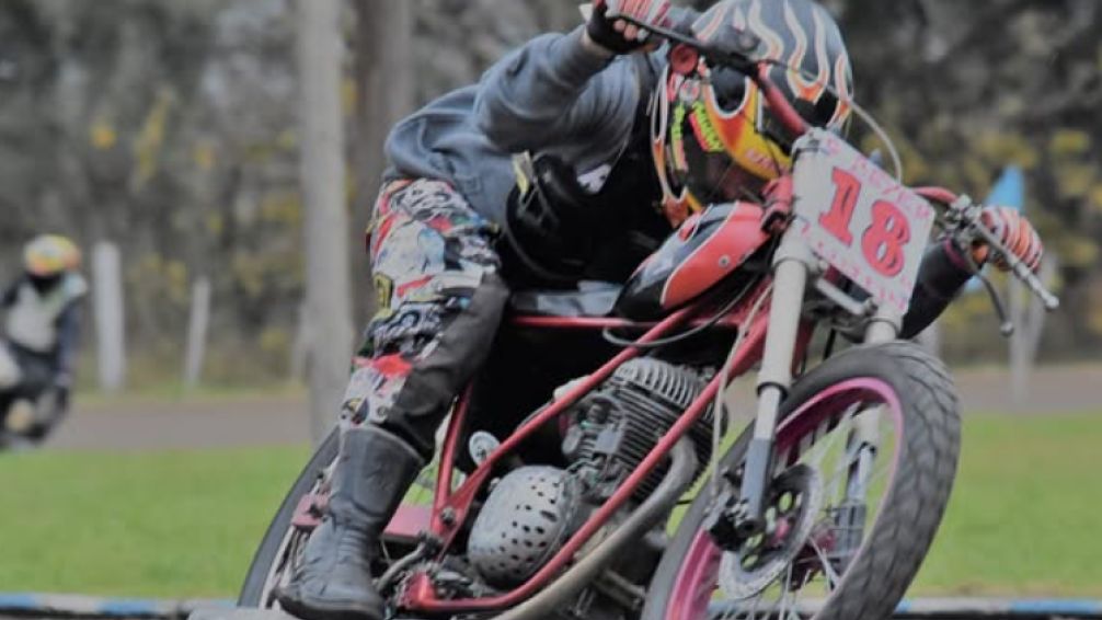 El intrépido corredor bonaerense que logró el primer puesto en Motociclismo: 'Con mi hermano compartimos la pasión' 