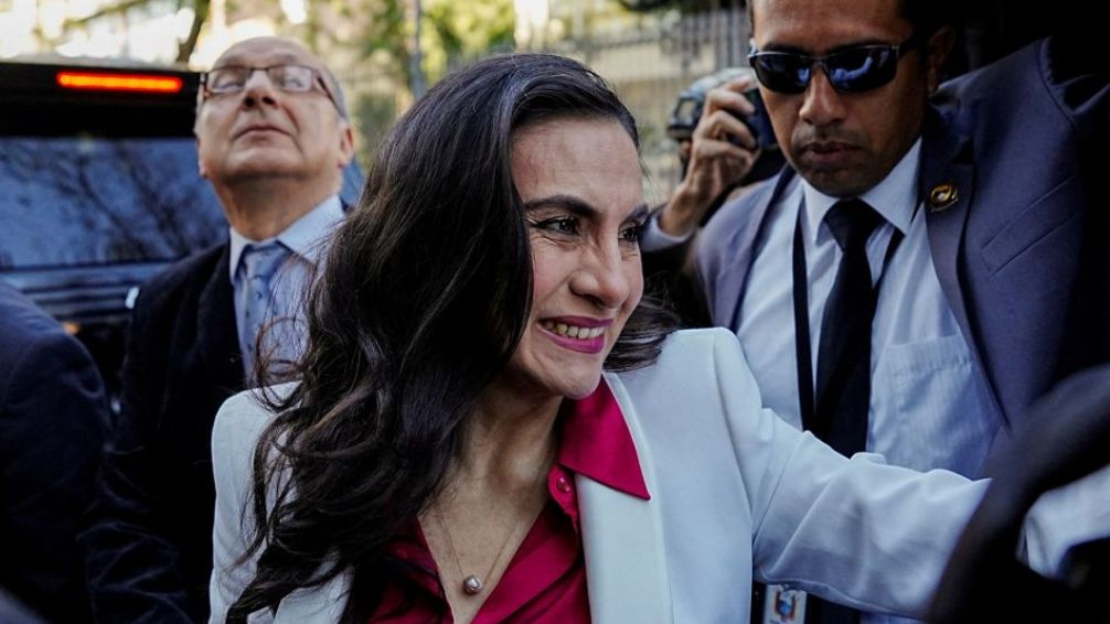 Abad no viajó a Turquía y el Gobierno de Noboa advirtió por 'severas' consecuencias