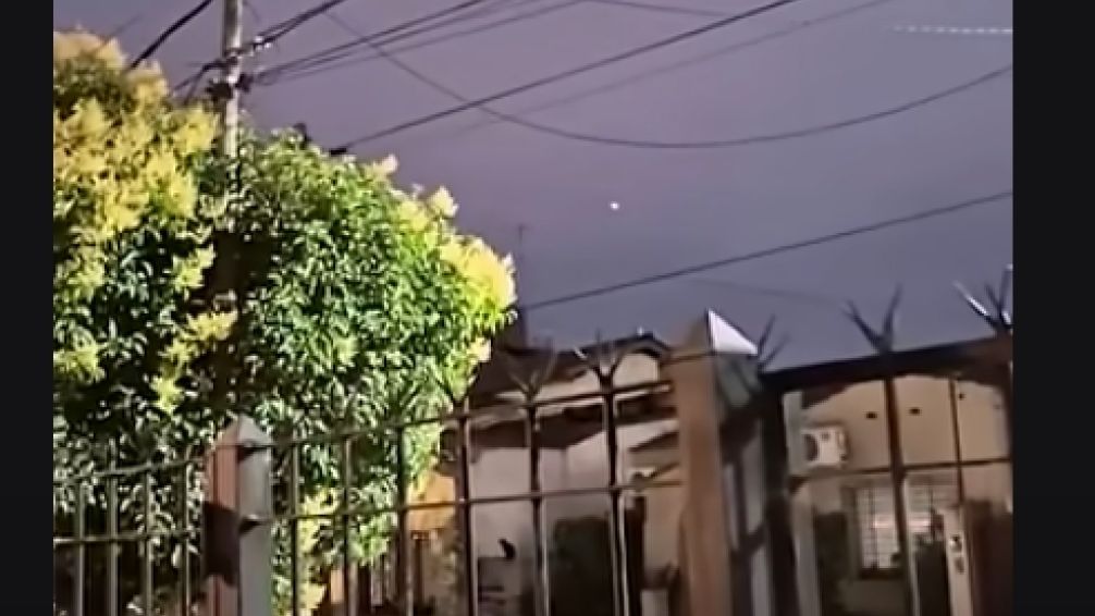 Misteriosa luz en el cielo: vecinos de varias localidades sorprendidos por un OVNI