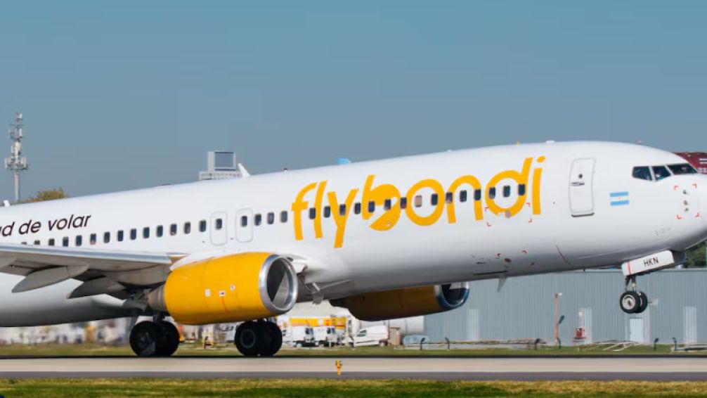 Tensión en un viaje de egresados: aterrizaje de emergencia en un vuelo de Flybondi 
