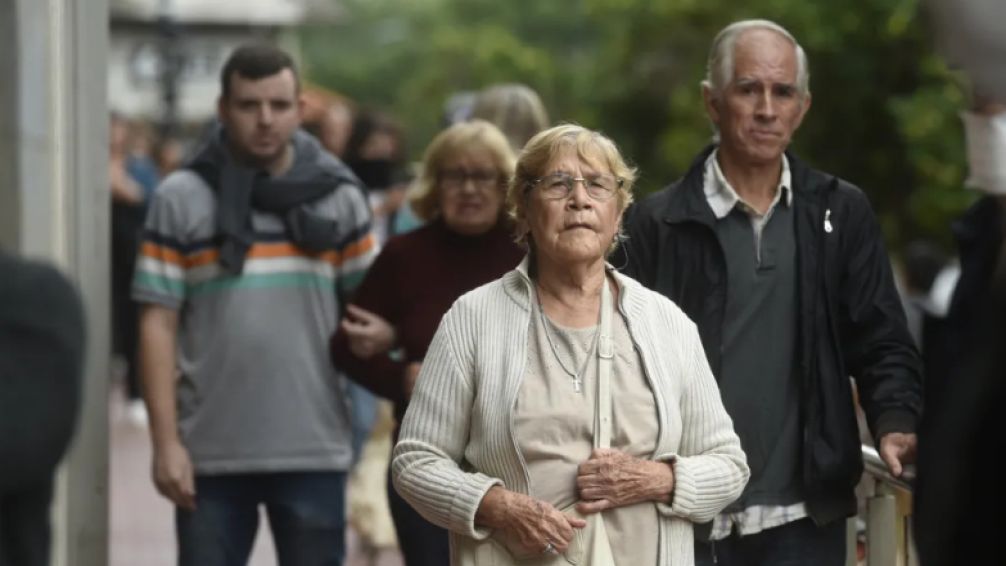 Insólito: los jubilados en Enero seguirán cobrando $70 mil de bono