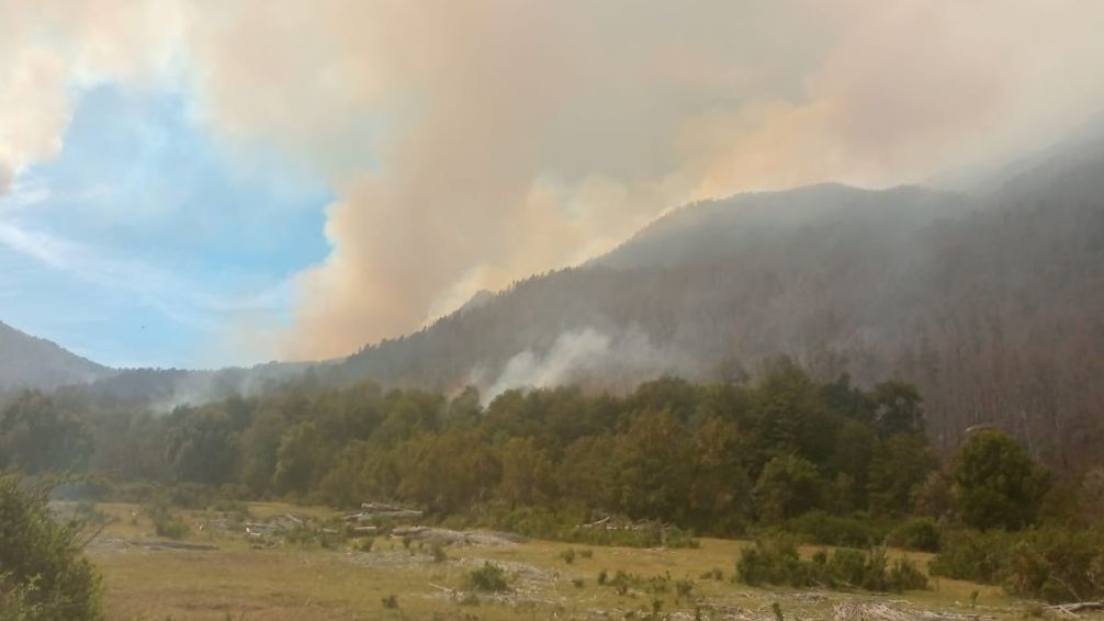 Parques Nacionales, debido a despidos del gobierno, no hay suficientes trabajadores para frenar los incendios 