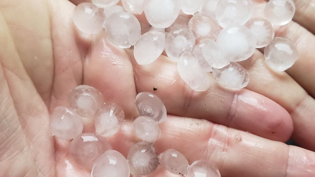 Fuerte granizada sorprende al AMBA en el primer día de 2025