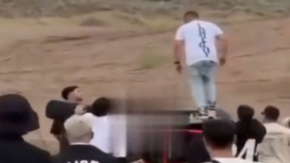 Discusión por el género de la música en una playa de Monte Hermoso: un joven atropelló a tres personas