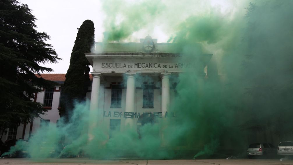 Protestas y movilización policial en el Archivo Nacional de la Memoria por despidos en el área de Derechos Humanos