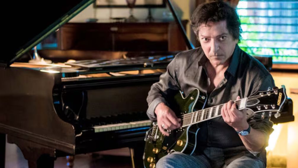 El guitarrista de la banda Virus, Julio Moura, es investigado por el fallecimiento de su pareja en La Plata