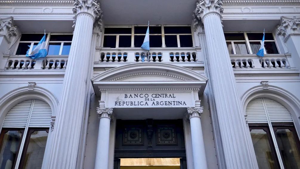 Argentina: el Banco Central pidió un préstamo de USD 1000 millones a cinco bancos internacionales