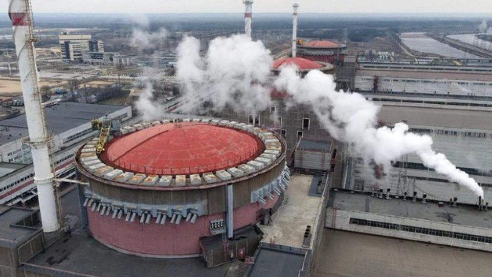 Un dron ucraniano ataca edificio de la central nuclear de Zaporiyia sin causar víctimas ni daños significativos