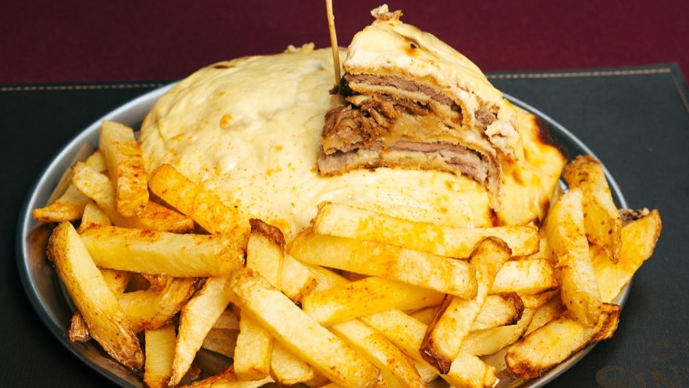 Sin Fin: el bodegón de Ramos Mejía que desafía tu apetito con platos XXL y postres desbordantes