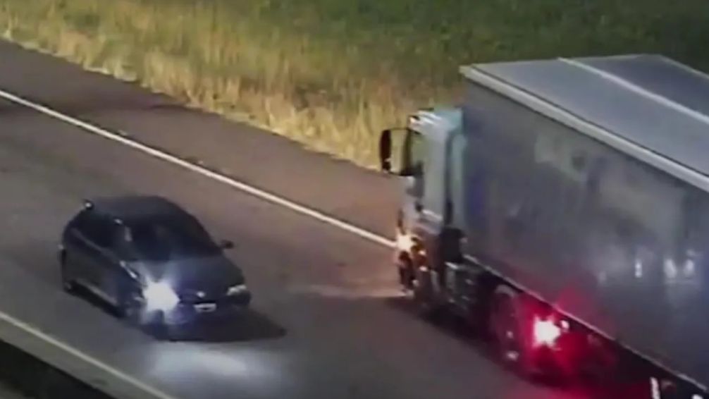 VIDEO: Peligro al volante, un conductor alcoholizado se metió en contramano en la autopista Buenos Aires - La Plata