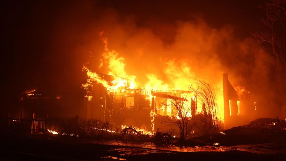 Incendios en Los Ángeles: declararon el estado de emergencia y ya hay más de 30 mil evacuados