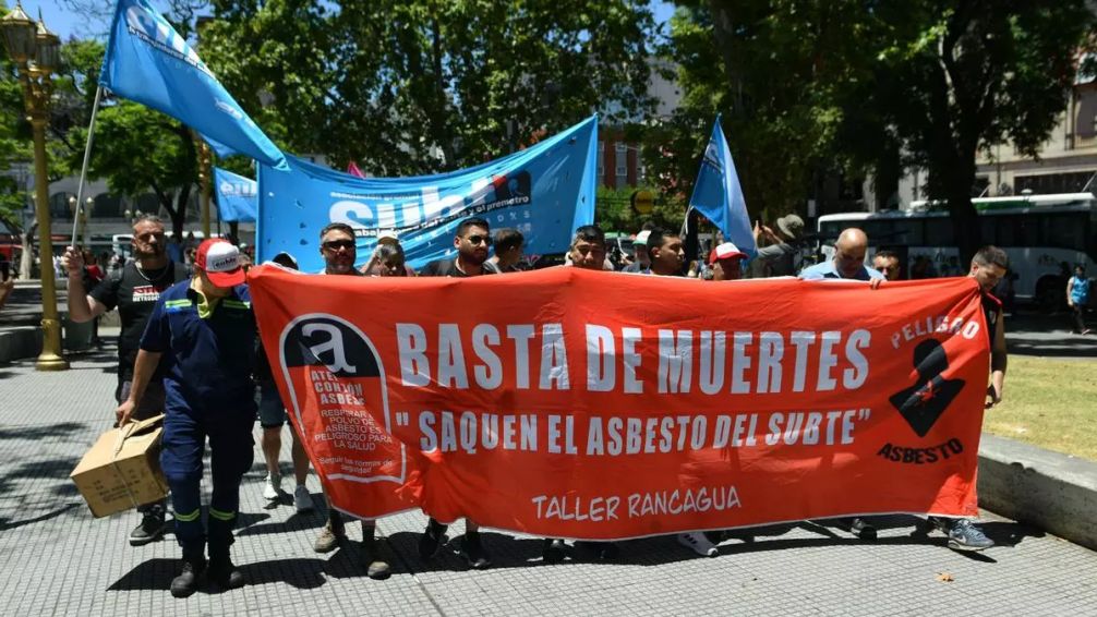 Metrodelegados del subte se movilizaron en reclamo de trenes libres de asbesto