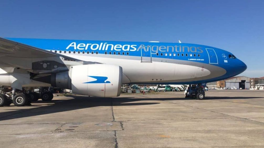 Pilotos de Aerolíneas Argentinas amenazan con medidas de fuerza por la demora en la reapertura de paritarias