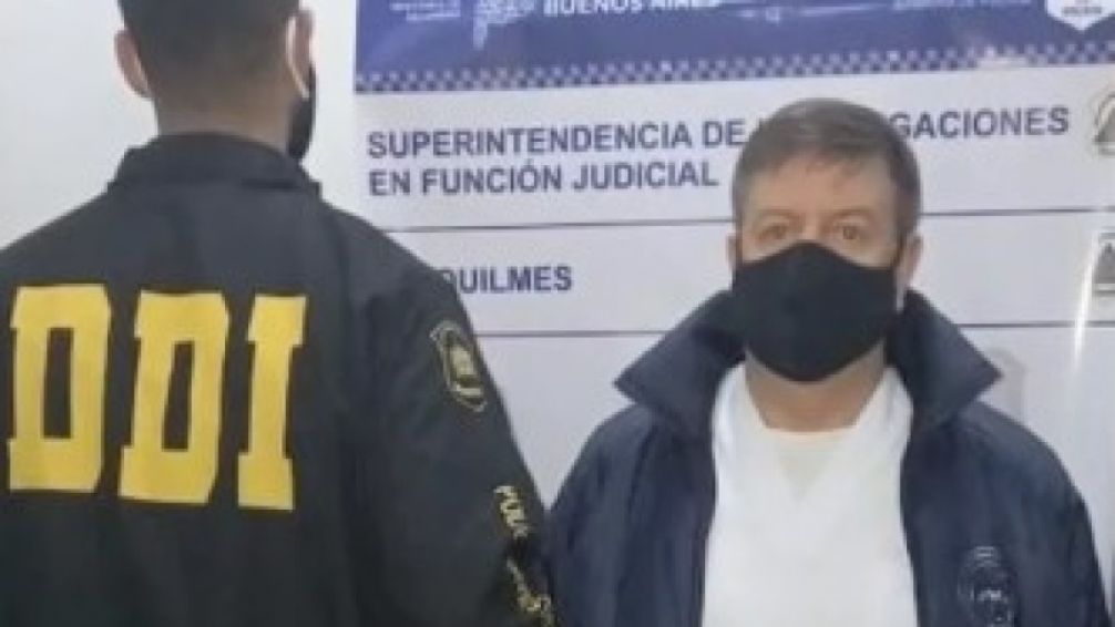 Buscan a un sujeto acusado de hacerse pasar por médico y prescribir medicamentos en Quilmes: se encuentra prófugo