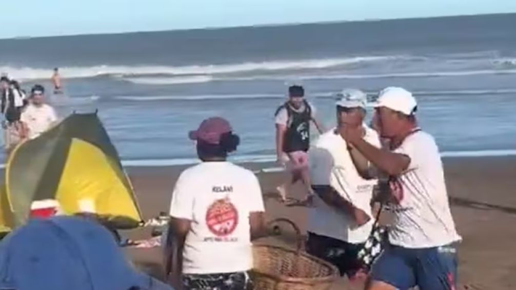 Villa Gesell: batalla campal entre vendedores ambulantes en plena temporada turística