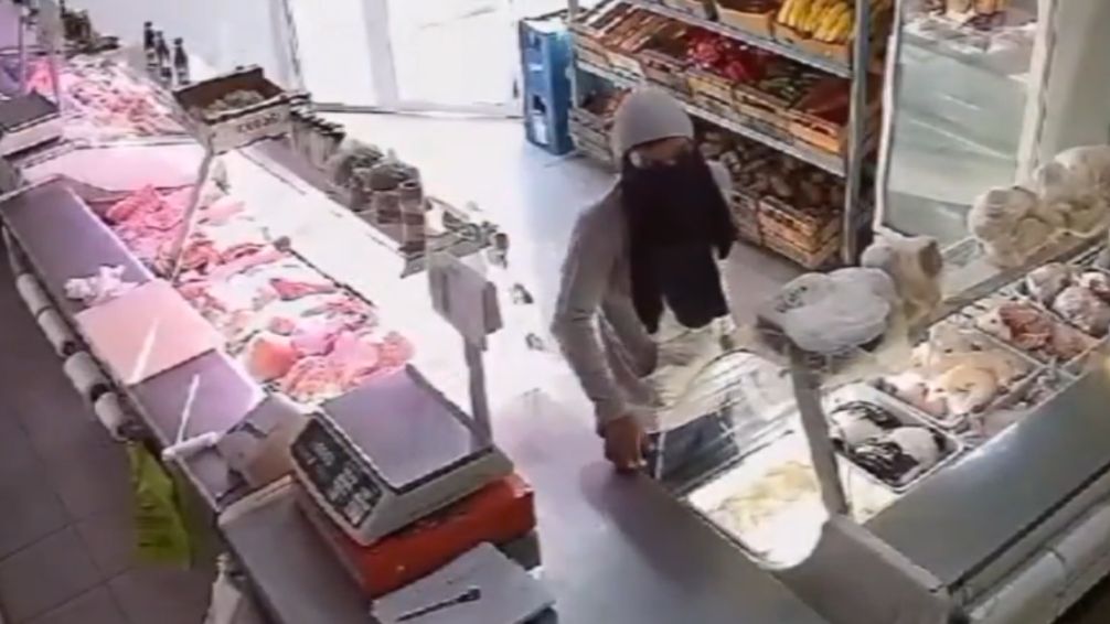 Quiso robar una carnicería de La Plata y los empleados lo persiguieron y espantaron con cuchillas