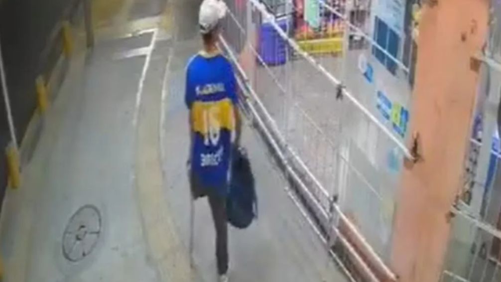 Delincuente con una pierna amputada saltó una reja, robó y escapó
