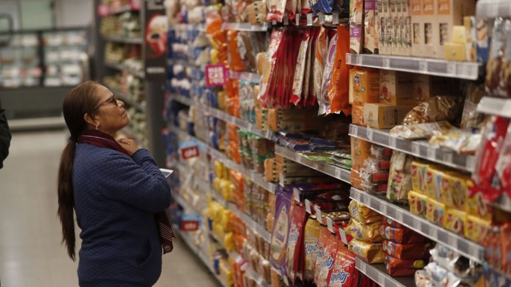 El 50% de las compras de alimentos en supermercados se financió con crédito