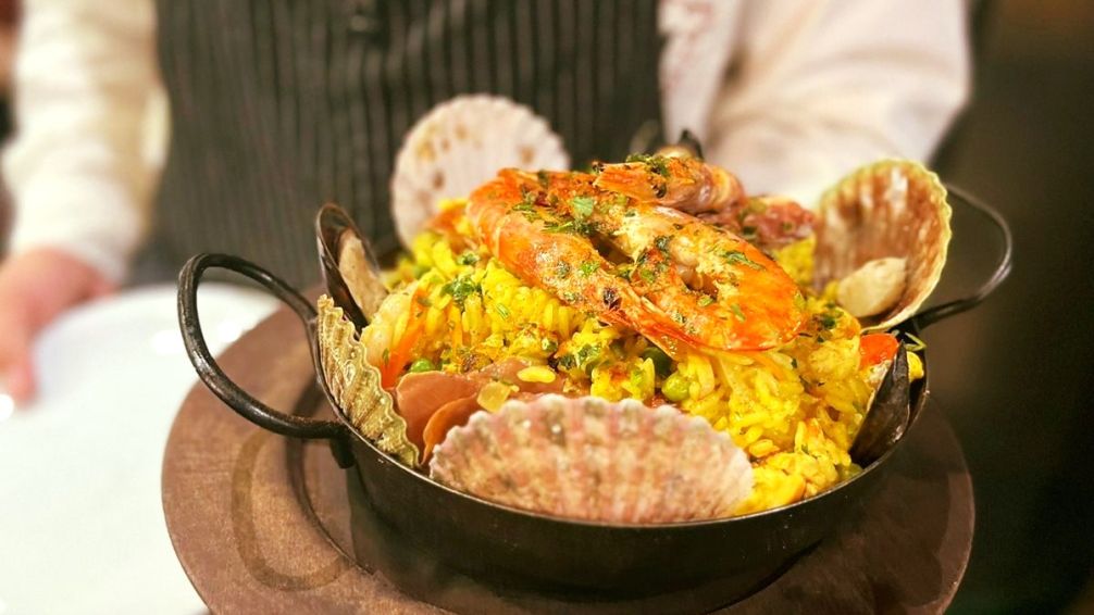 La paella de San Telmo: descubrí el bodegón que cautiva con su sabor y tradición