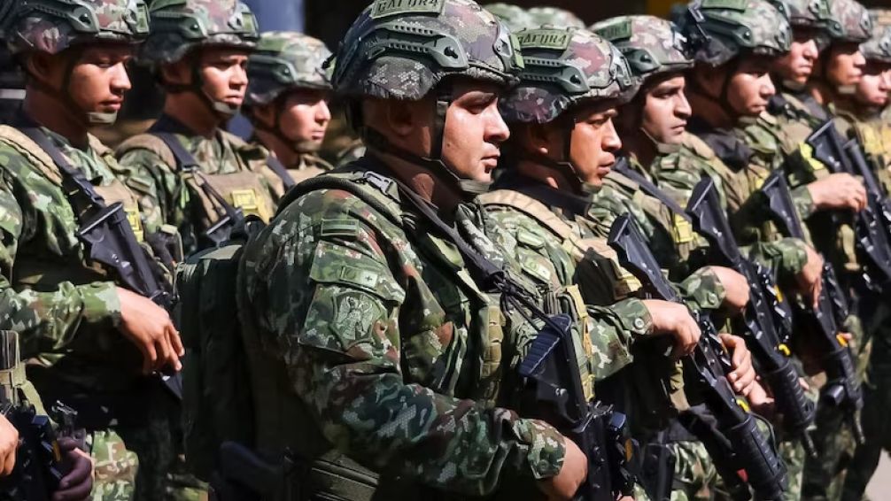 Petro declara el 'estado de conmoción interna' tras ola de violencia en el país que provocó más de 100 muertos