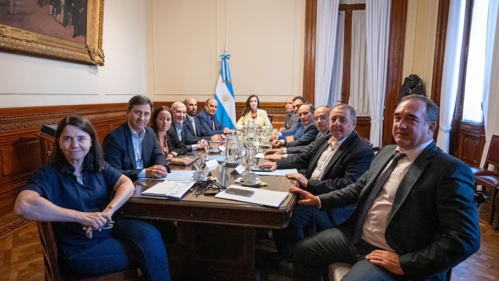 Guillermo Francos y Victoria Villaruel se reunieron con senadores de bloques dialoguistas
