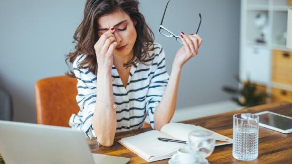 Por qué es tan difícil desconectarse del trabajo en el tiempo libre