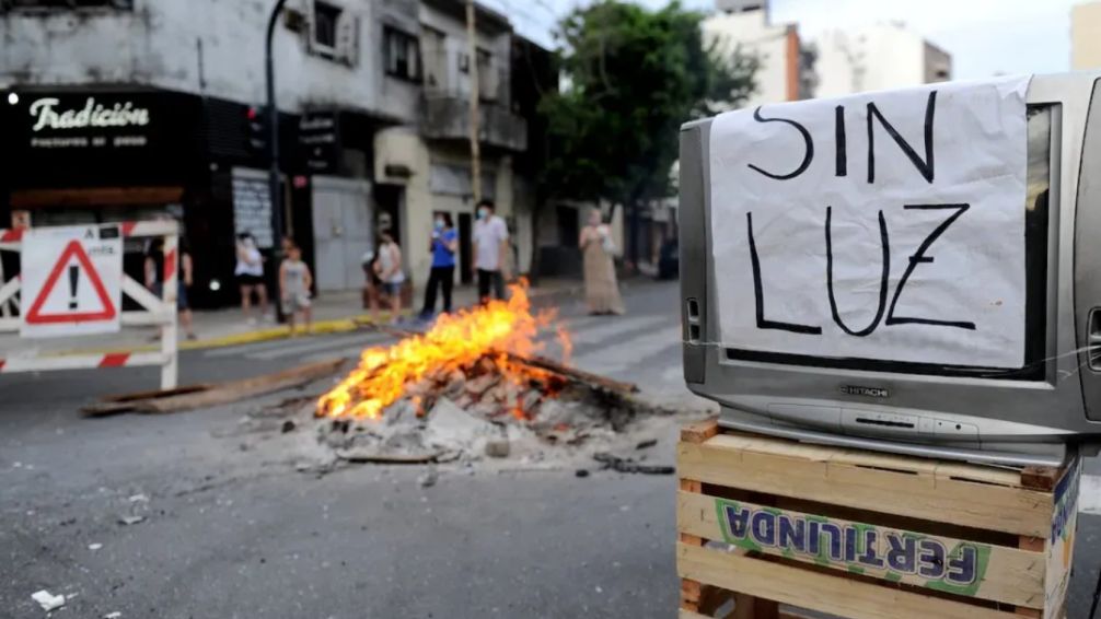 Más de 10.000 usuarios sin luz en el AMBA y se esperan picos de consumo por las altas temperaturas 
