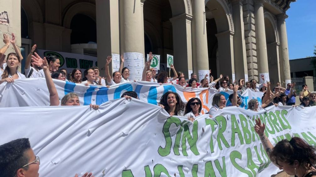 Hospital Bonaparte: trabajadores  marchan contra despidos e intervención del gobierno