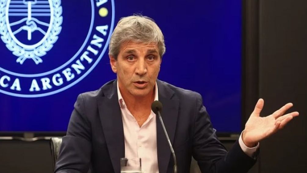 Luis Caputo salió al cruce y negó un salto cambiario ante de las elecciones legislativas