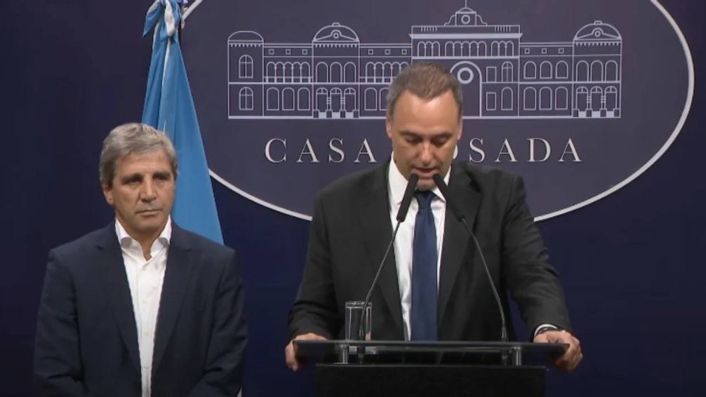 Novedad. Desde la Casa Rosada, Caputo y Adorni dieron a conocer la noticia.