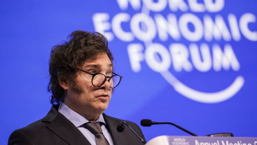 Javier Milei regresa al país tras su gira internacional y alianza con Trump: el Gobierno prepara nuevas reformas 