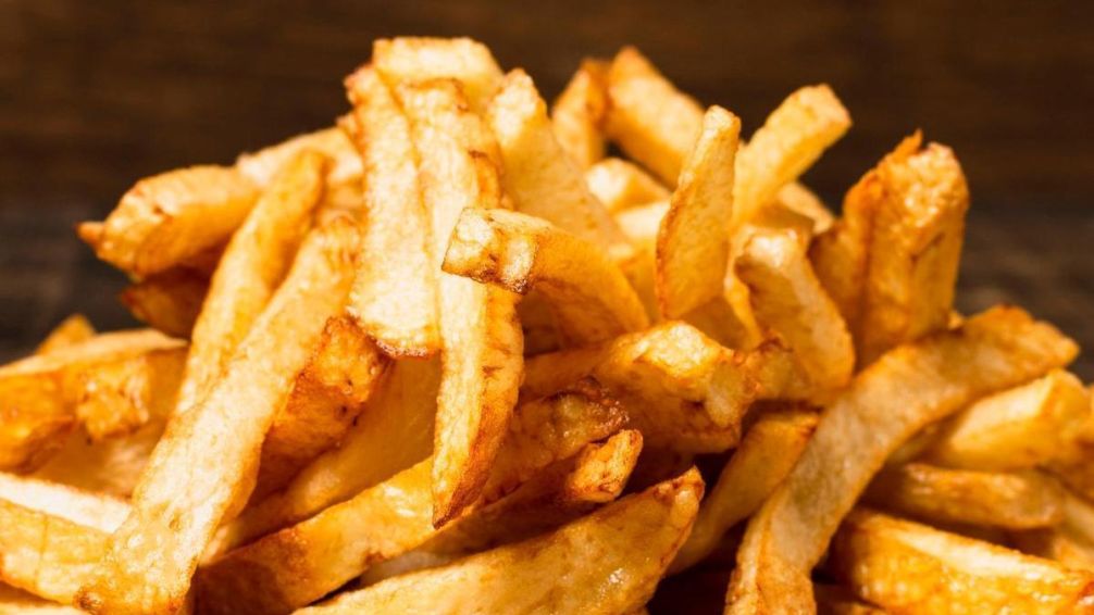El truco saludable para dorar papas sin aceite ni manteca