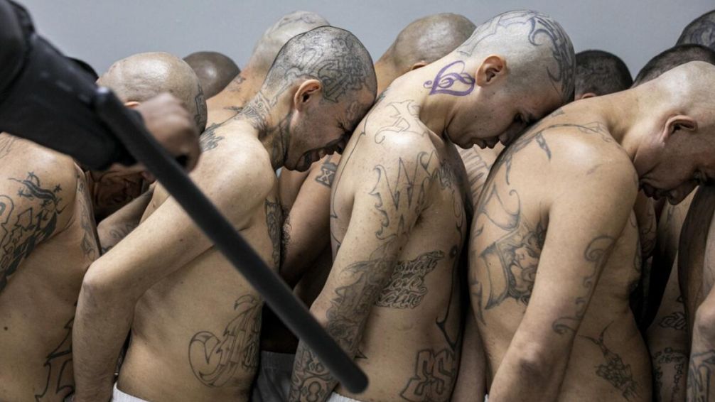 Condena ejemplar: El Salvador dicta 120 años de prisión para exintegrantes de pandillas