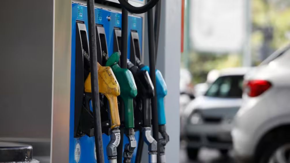 El Gobierno oficializó el autoservicio de combustibles en estaciones de servicio