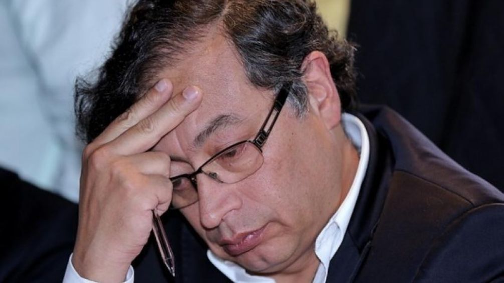 El partido liberal abandonó el Gobierno de Petro y el oficialismo pierde 13 senadores
