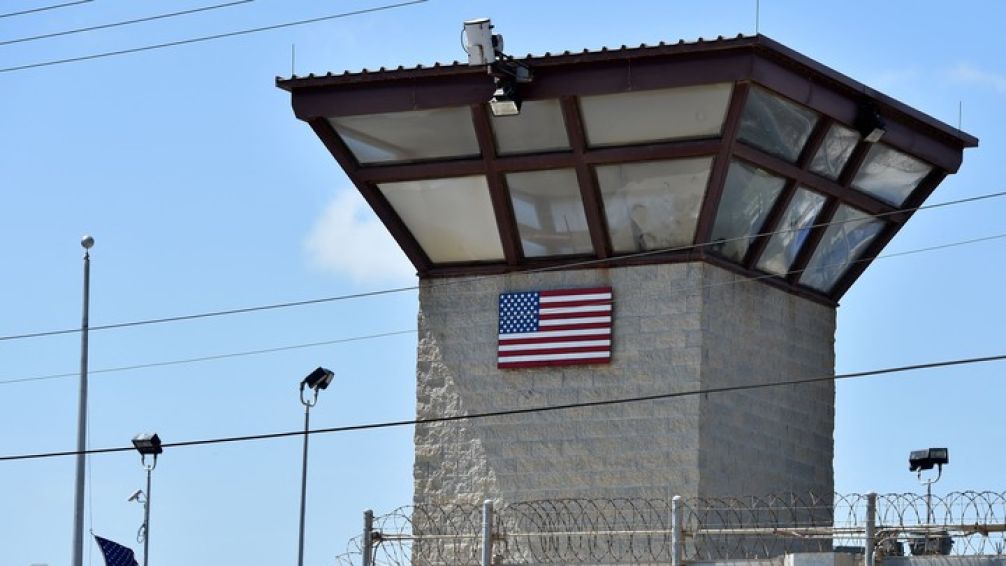 Trump evalúa utilizar la base militar de Guantánamo para alojar a migrantes indocumentados