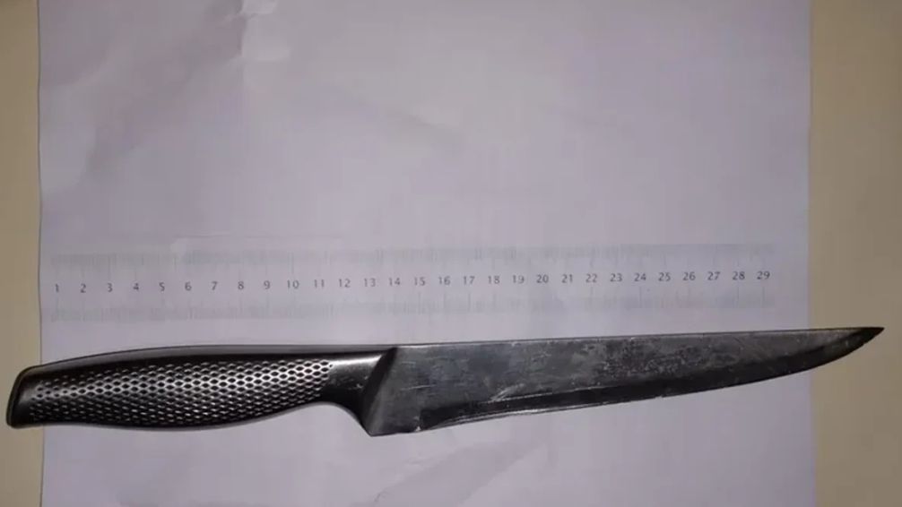 Berisso: un sujeto de nacionalidad paraguaya secuestró a su novia amenazandola con un cuchillo 